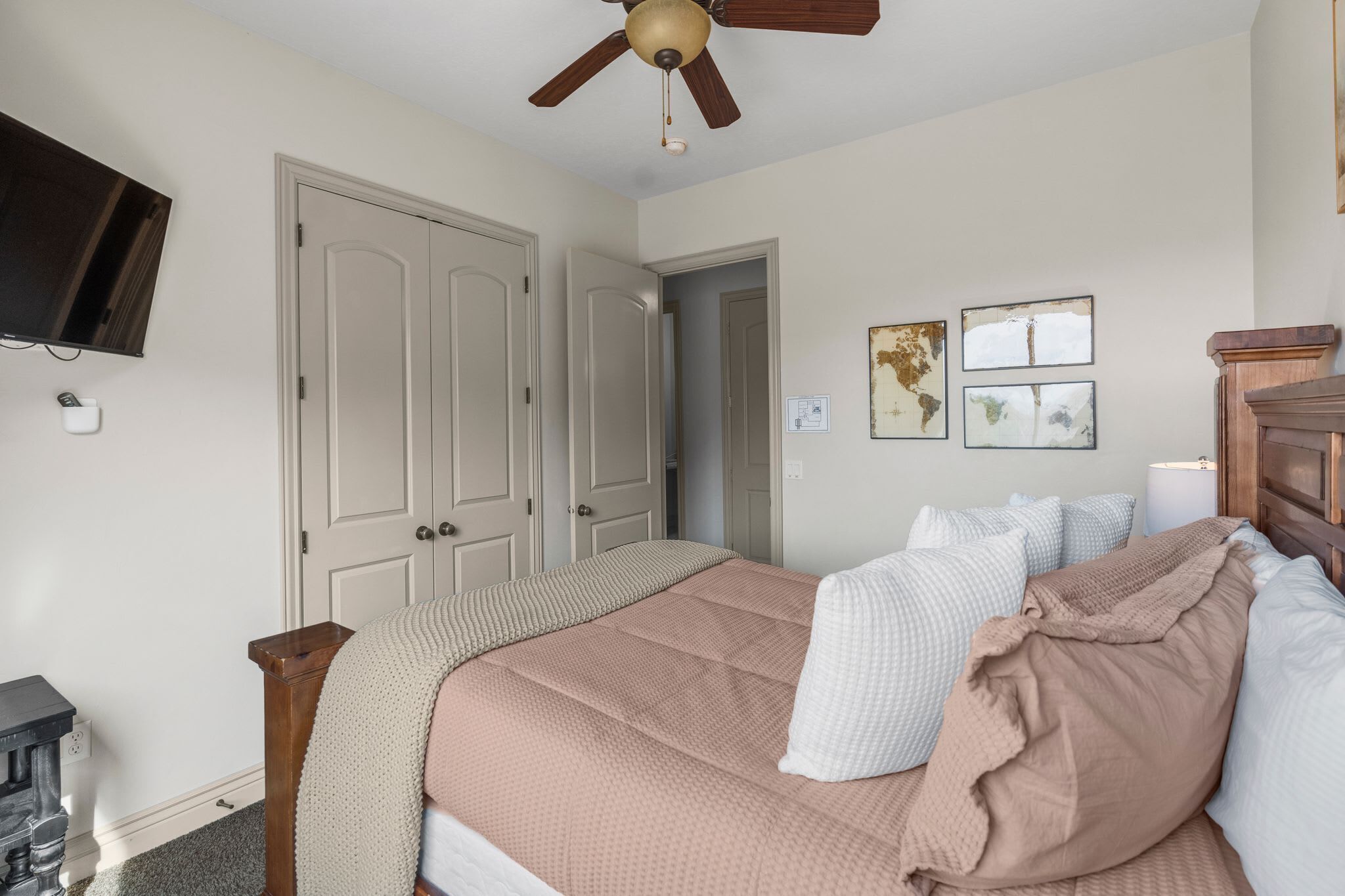 3 bedrooms, iron/ironing board, travel cot, WiFi
