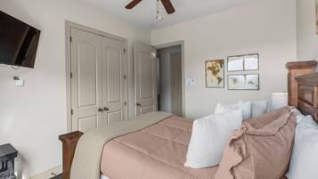3 bedrooms, iron/ironing board, travel cot, WiFi