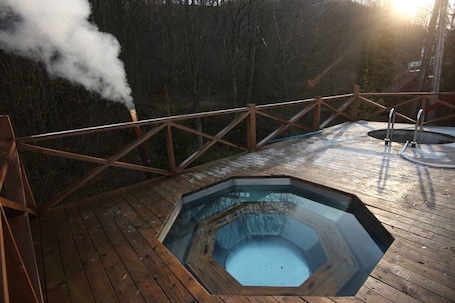 Outdoor spa tub. The sanatory centre "Gerula"