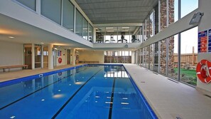 Piscina coperta, una piscina riscaldata