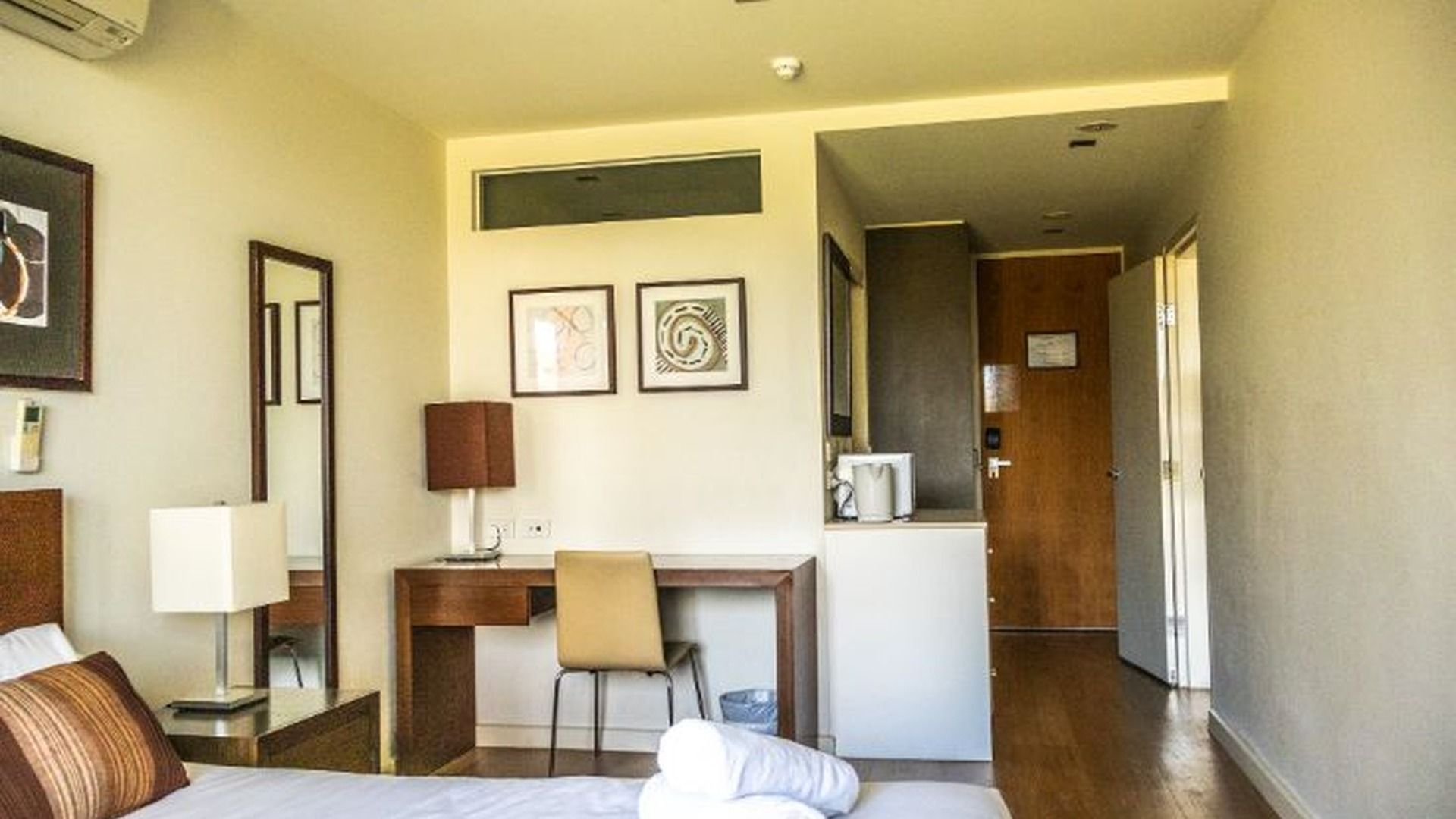 2 chambres, fer et planche à repasser, accès au Wi-Fi (inclus)