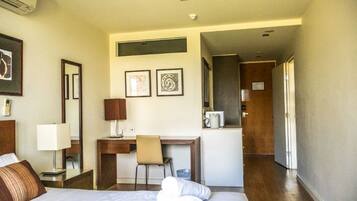 2 chambres, fer et planche à repasser, accès au Wi-Fi (inclus)