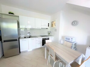 Fridge, microwave, oven, coffee/tea maker - Affittimoderni Viddalba Bouganville - VIBO09 (Viddalba)