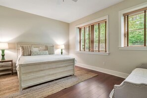 2 bedrooms, desk, iron/ironing board, WiFi - Biltmore Village Gem (Asheville)