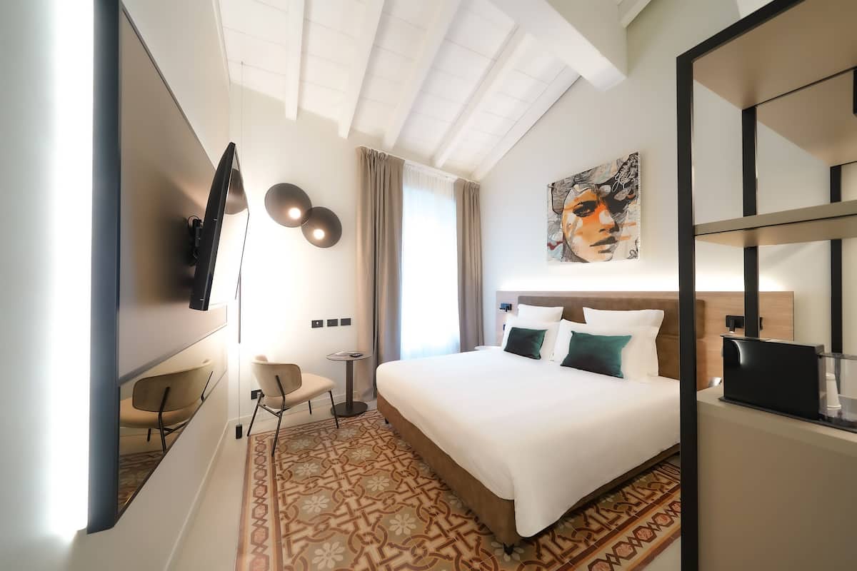 Minibar, in-room safe, desk, soundproofing