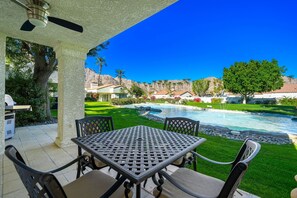 تناول الطعام بالخارج