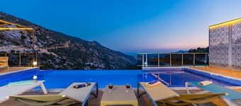 La Villa Celine-Complete privacy with wonderful sea and nature view. Top quality