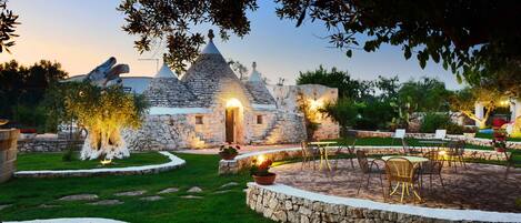 屋外ダイニングエリア