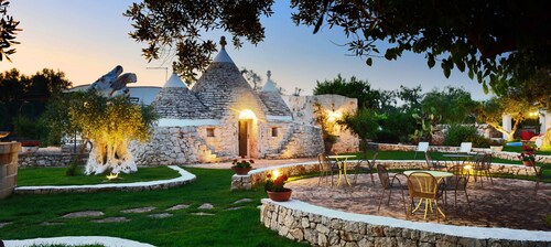 THE TRULLI COURT - TRULLO BASIL -
