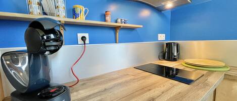 雪櫃、微波爐、焗爐、爐具