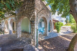 Courtyard - Apartment Aura (Crikvenica)