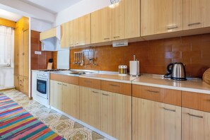 Apartment (A1) | Private kitchen | Fridge, oven, stovetop, espresso maker - Apartment Aura (Crikvenica)