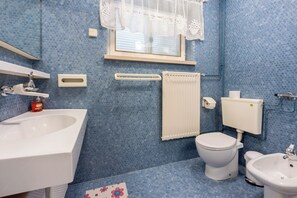 Apartment (A1) | Bathroom - Apartment Aura (Crikvenica)