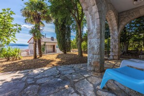 Garden - Apartment Aura (Crikvenica)