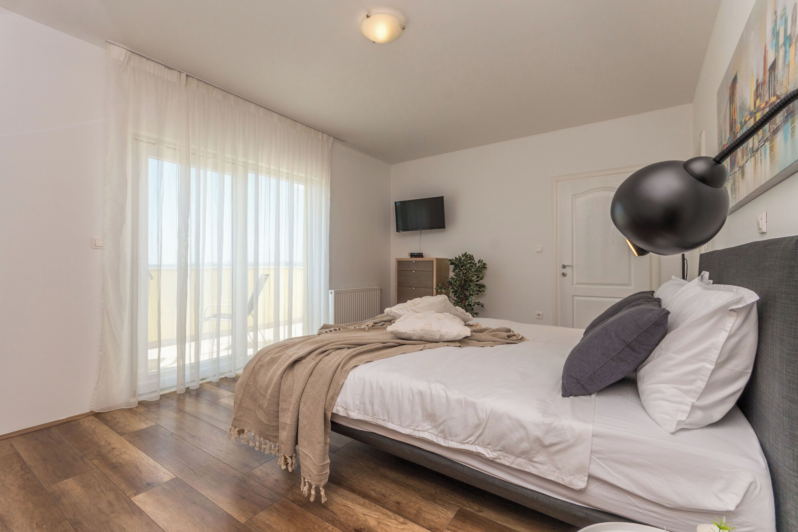 4 bedrooms, iron/ironing board, free WiFi