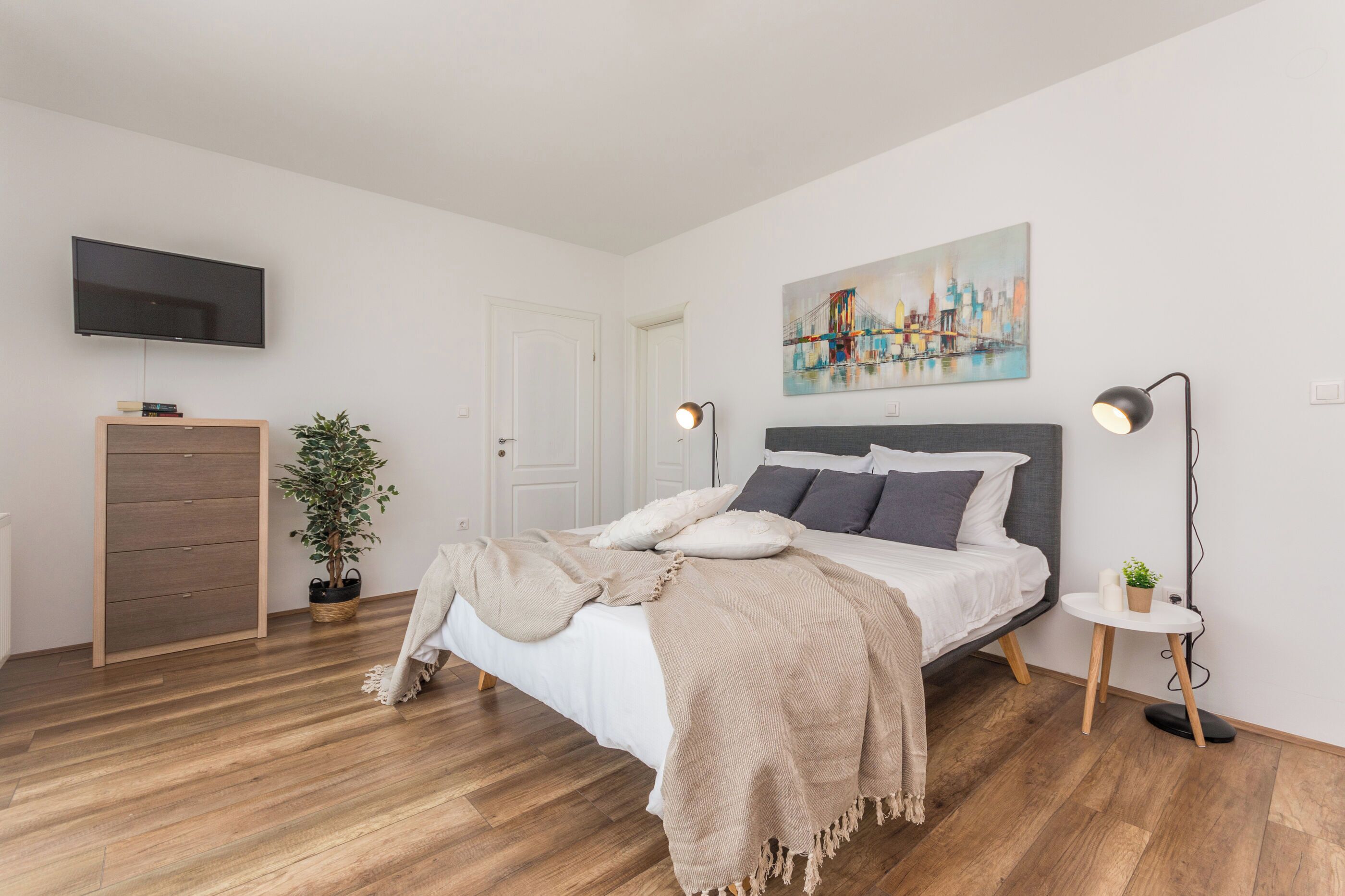 4 bedrooms, iron/ironing board, free WiFi