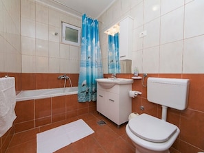 Apartment (A2) | Bathroom