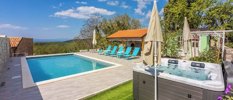 Piscine extérieure