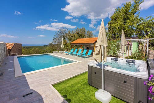 Villa Green Point