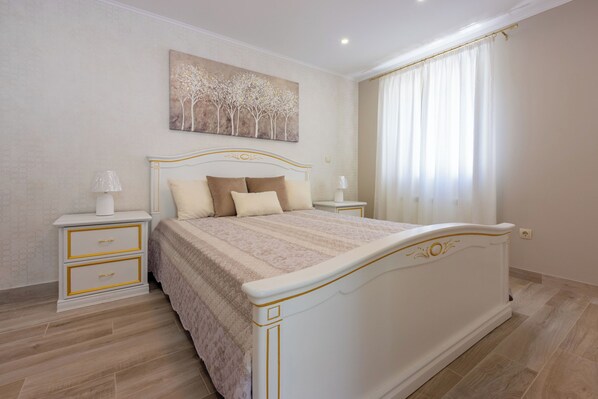 2 bedrooms, iron/ironing board, free WiFi