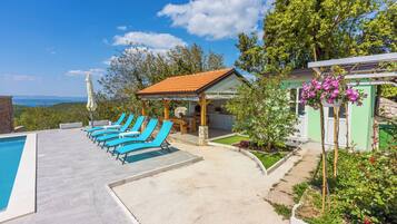 2 bedrooms, iron/ironing board, free WiFi