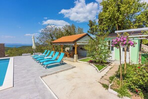 2 bedrooms, iron/ironing board, free WiFi