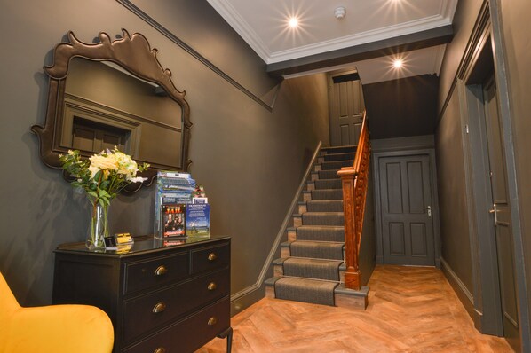 Hallway - Raniven (Oban)