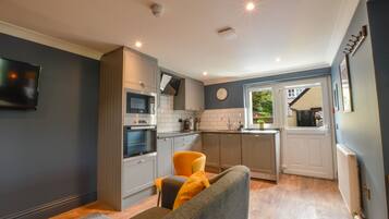 Studio | 1 bedroom, blackout drapes, iron/ironing board, free WiFi