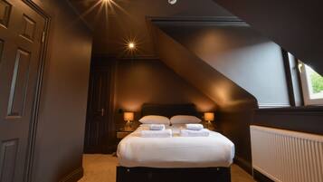 Phòng | Màn/rèm cản sáng, bàn ủi/dụng cụ ủi quần áo