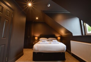 Room | Blackout curtains, iron/ironing board, free WiFi, bed sheets - Raniven (Oban)