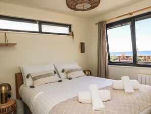 Cottage | 2 bedrooms, individually decorated, individually furnished, free WiFi - Sandpiper Chalet (Bridport)