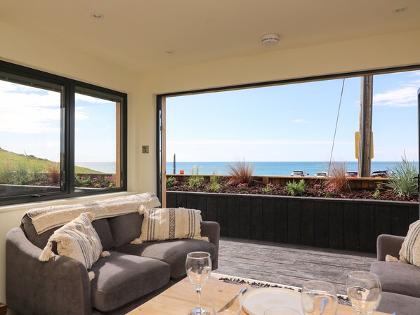 Cottage | Living room - Sandpiper Chalet (Bridport)