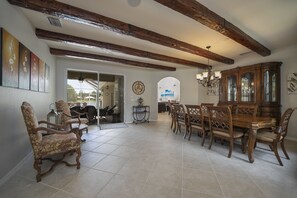 Dining - Naples newly furnished pool home with lake view (Naples)