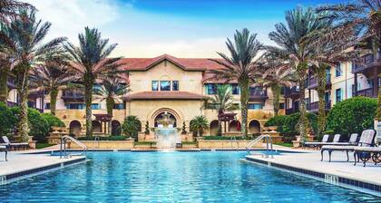 King Bed- SS Appliances- Balcony- Top floor w/ wood floors- near beach
