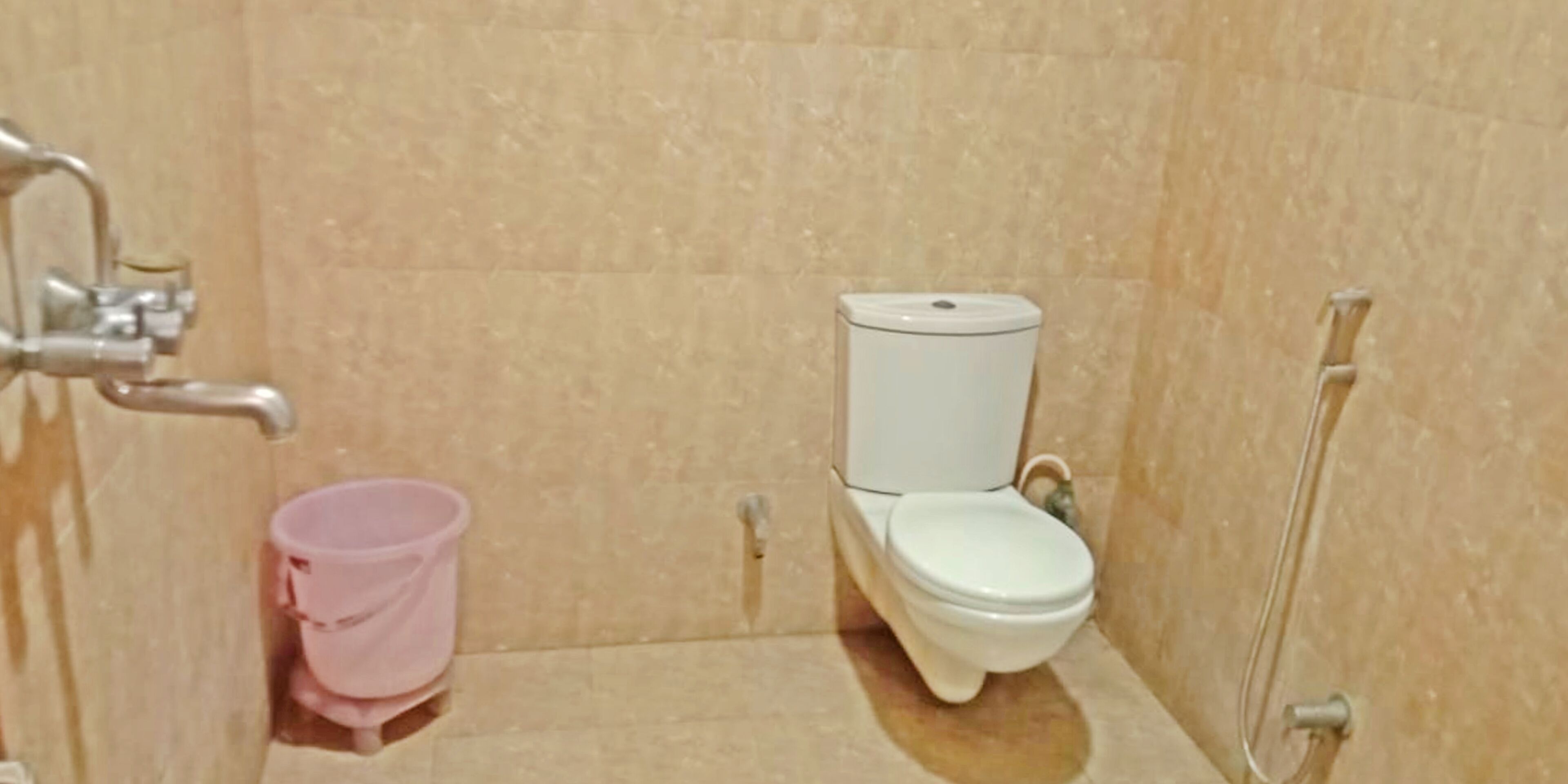 Shower, free toiletries, slippers