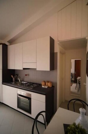 Réfrigérateur, four, plaque de cuisson, lave-vaisselle