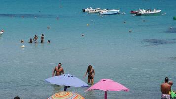 Una spiaggia nelle vicinanze