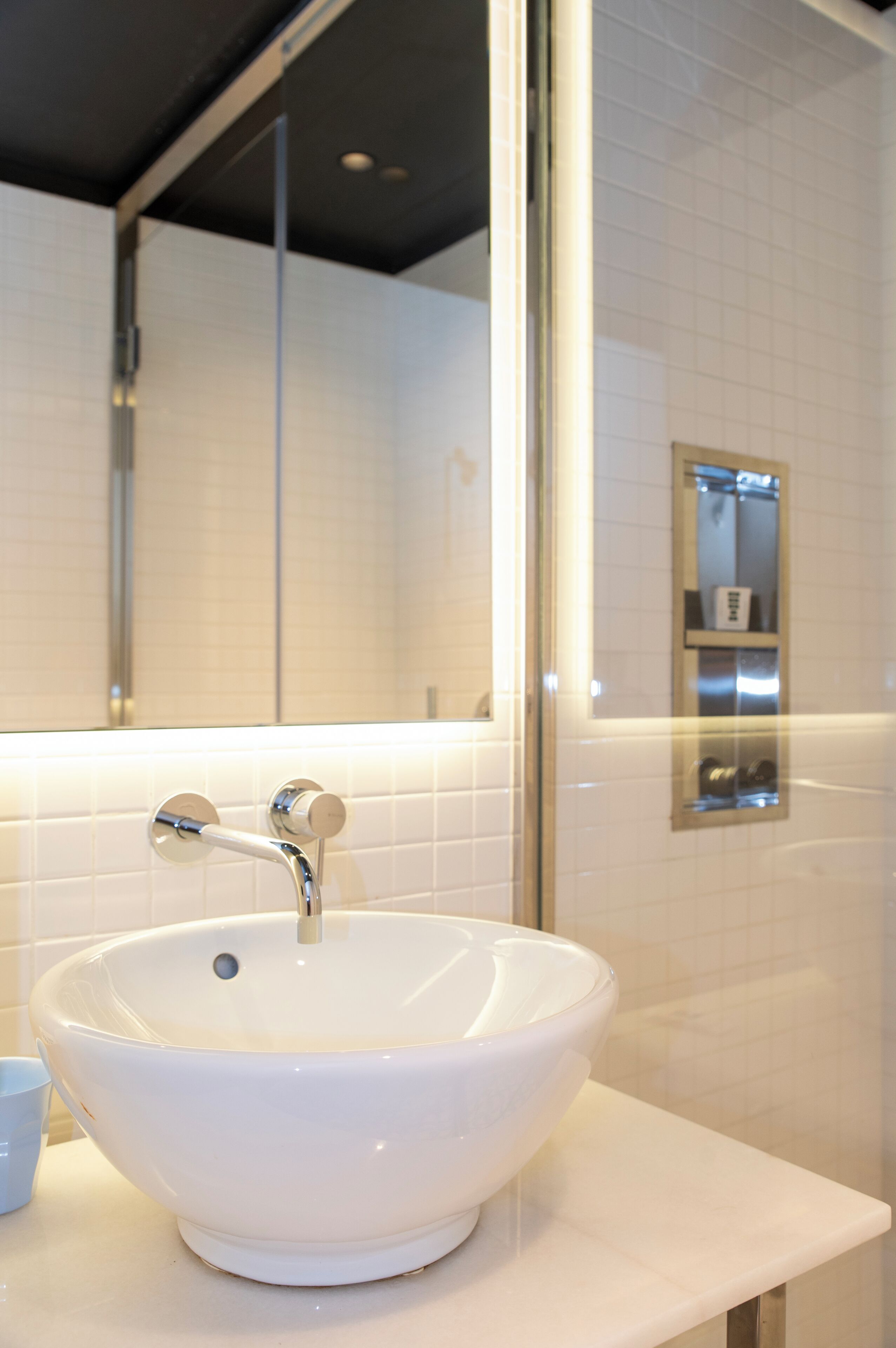 room, 1 queen bed, balcony (small mama) | bathroom | towels