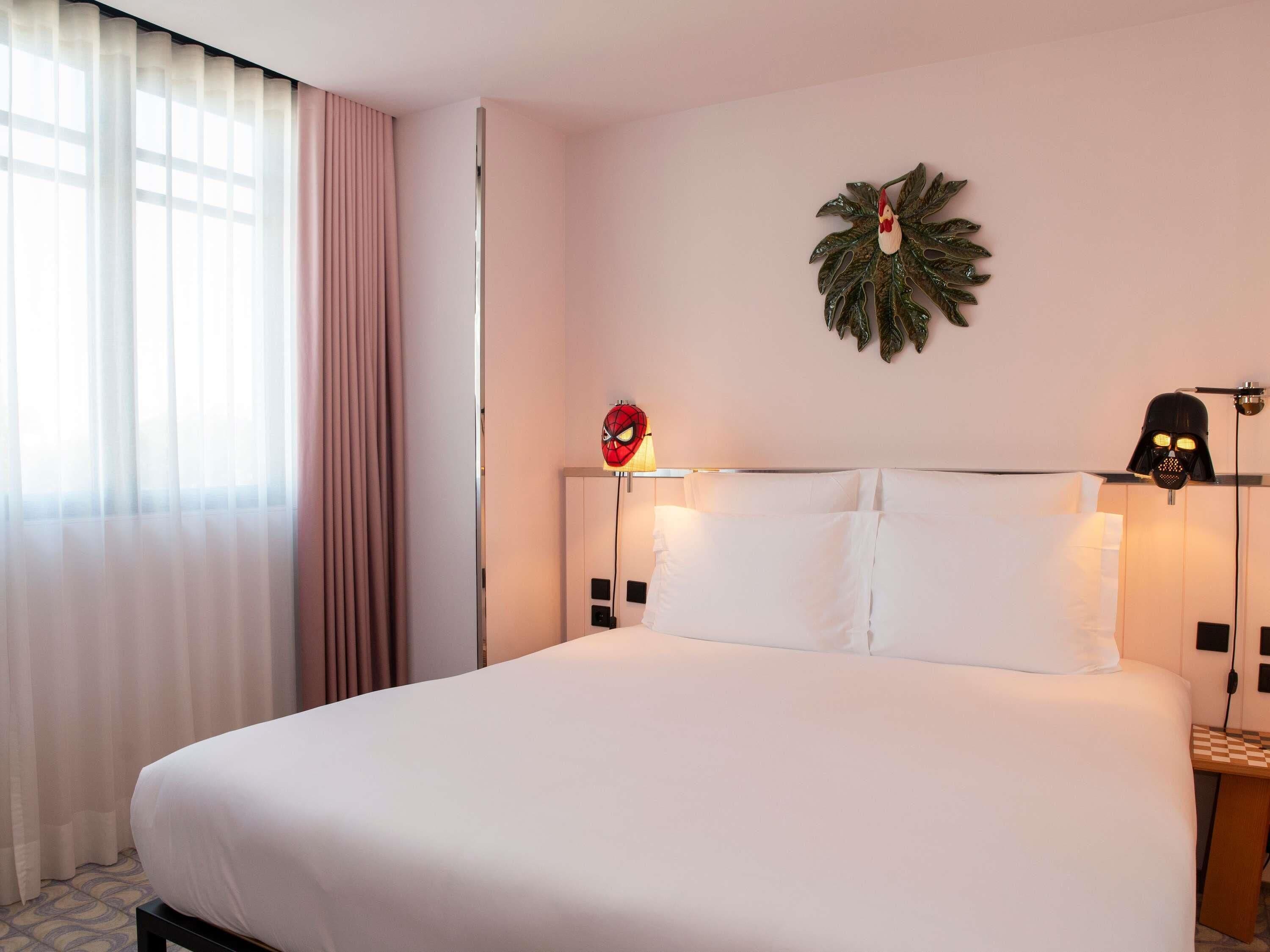 Soundproofing, free WiFi, bed sheets