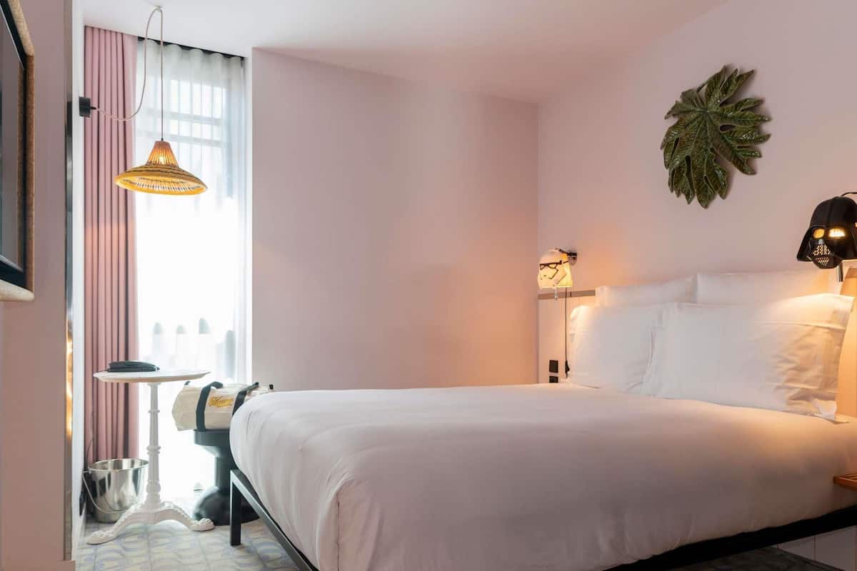 Small Mama Double | Soundproofing, free WiFi, bed sheets