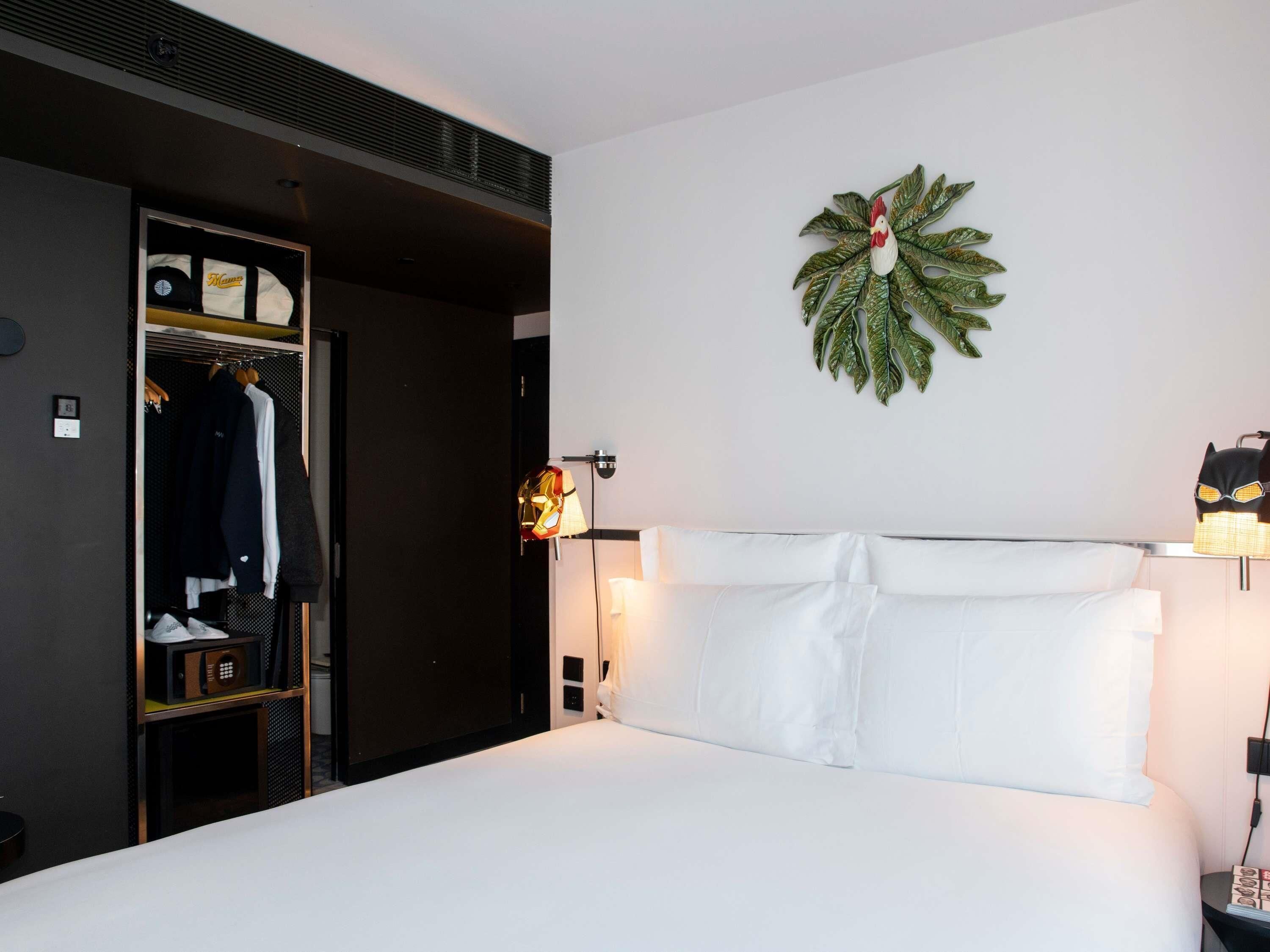 Soundproofing, free WiFi, bed sheets