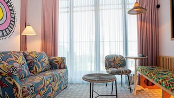 Large Mama Double Balcony Avenue View