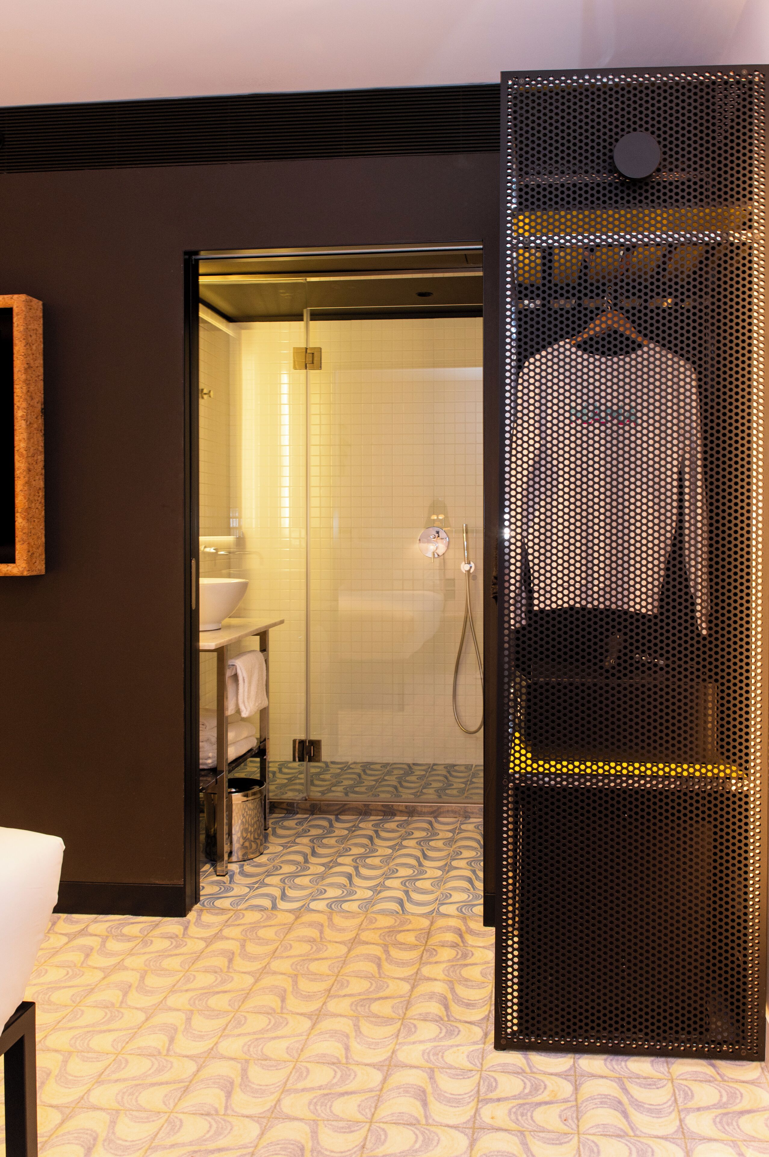 medium mama twin | 1 bedroom, soundproofing, free wifi, bed sheets