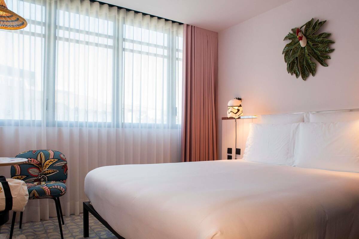Medium Mama Double King Avenue View | Soundproofing, WiFi (free), bed sheets