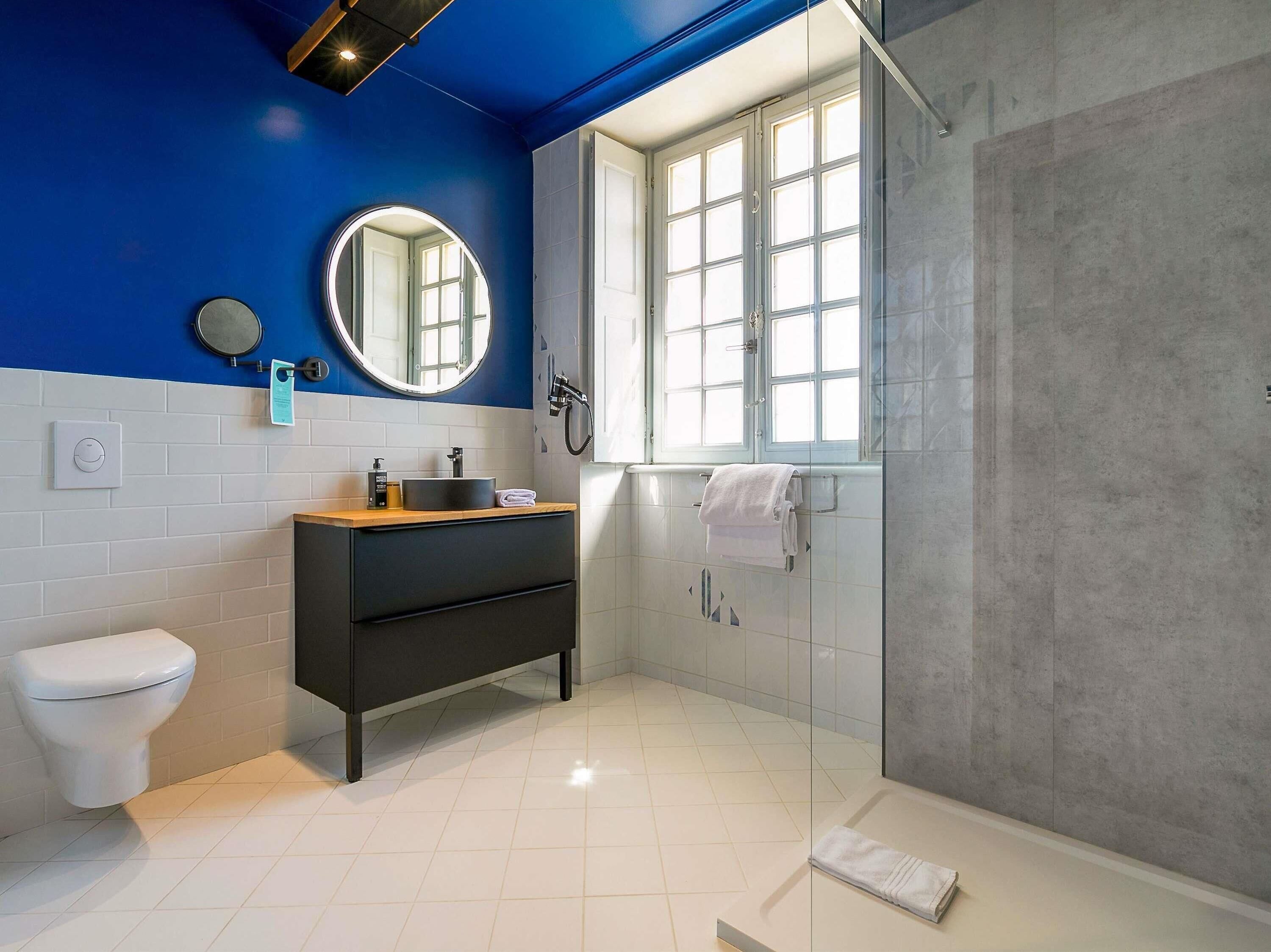 Chambre supérieure, 1 lit double, vue sur le jardin | Literie de qualité, lit avec matelas à plateau-coussin, coffre-fort