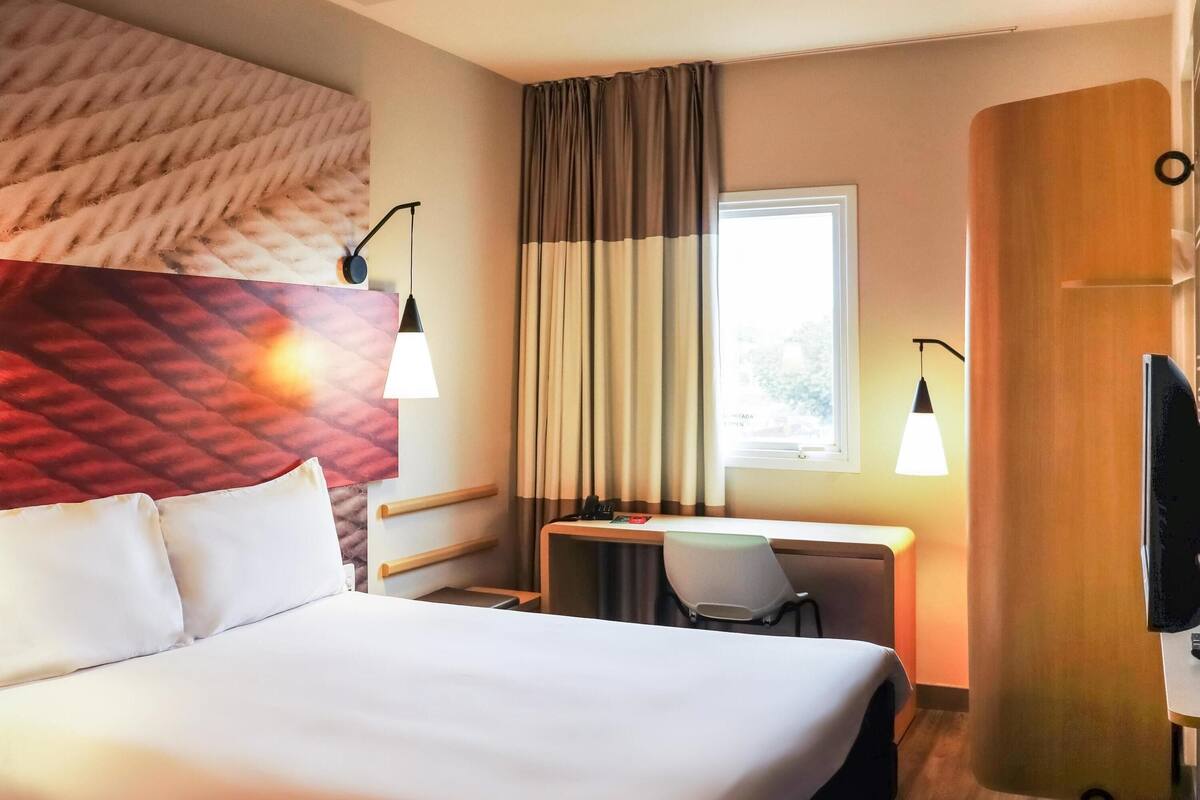 Habitación estándar, 1 cama doble | Minibar, escritorio, espacio para trabajar con un portátil