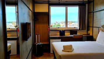 Standard Room, 1 Double Bed | 1 bedroom, minibar, in-room safe, iron/ironing board