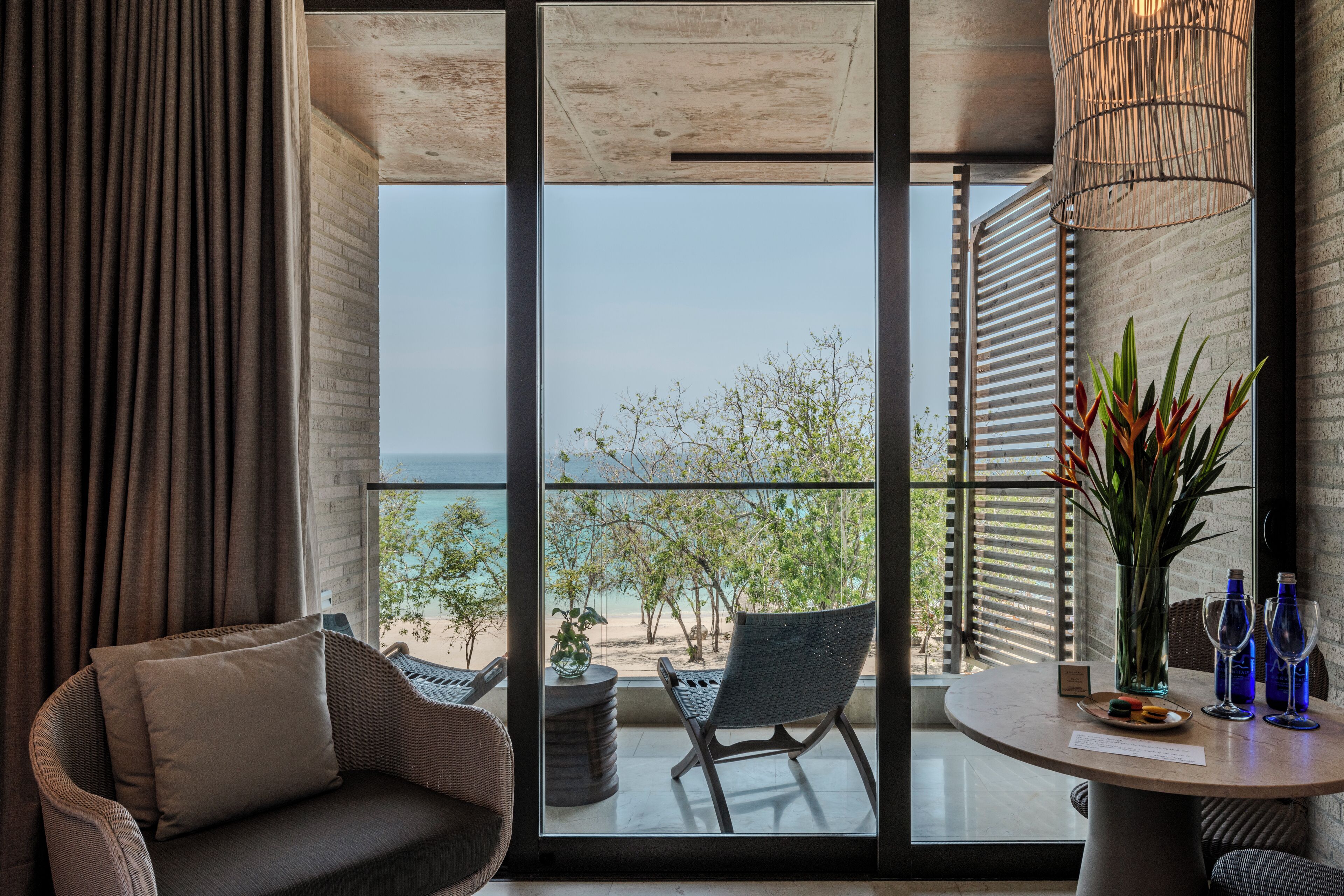 Signature 1 King Beach Front | Balcony