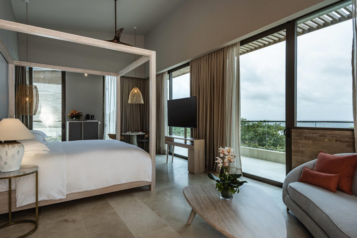 Emerald Ocean Suite, 1 King Bed | Egyptian cotton sheets, premium bedding, down comforters
