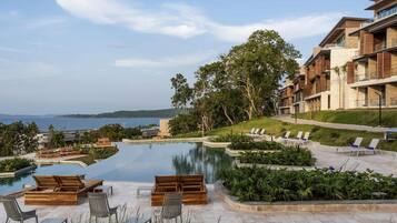 5 outdoor pools, open 7:00 AM to 8:00 PM, free cabanas, pool umbrellas